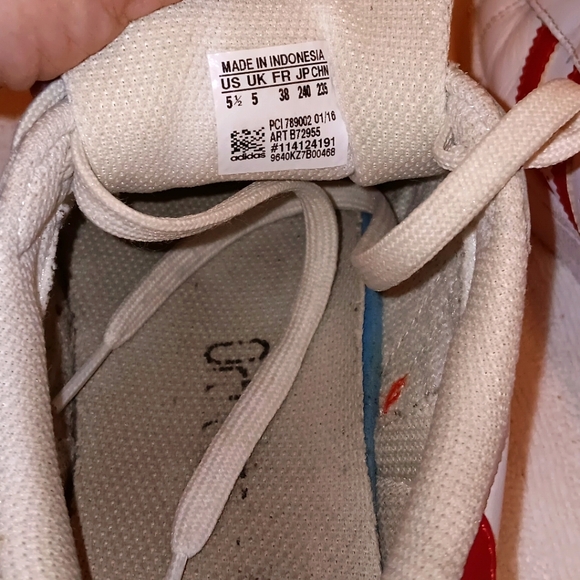 Men's White and Red Adidas Shell Toes (Size 5.5) - Picture 5 of 10